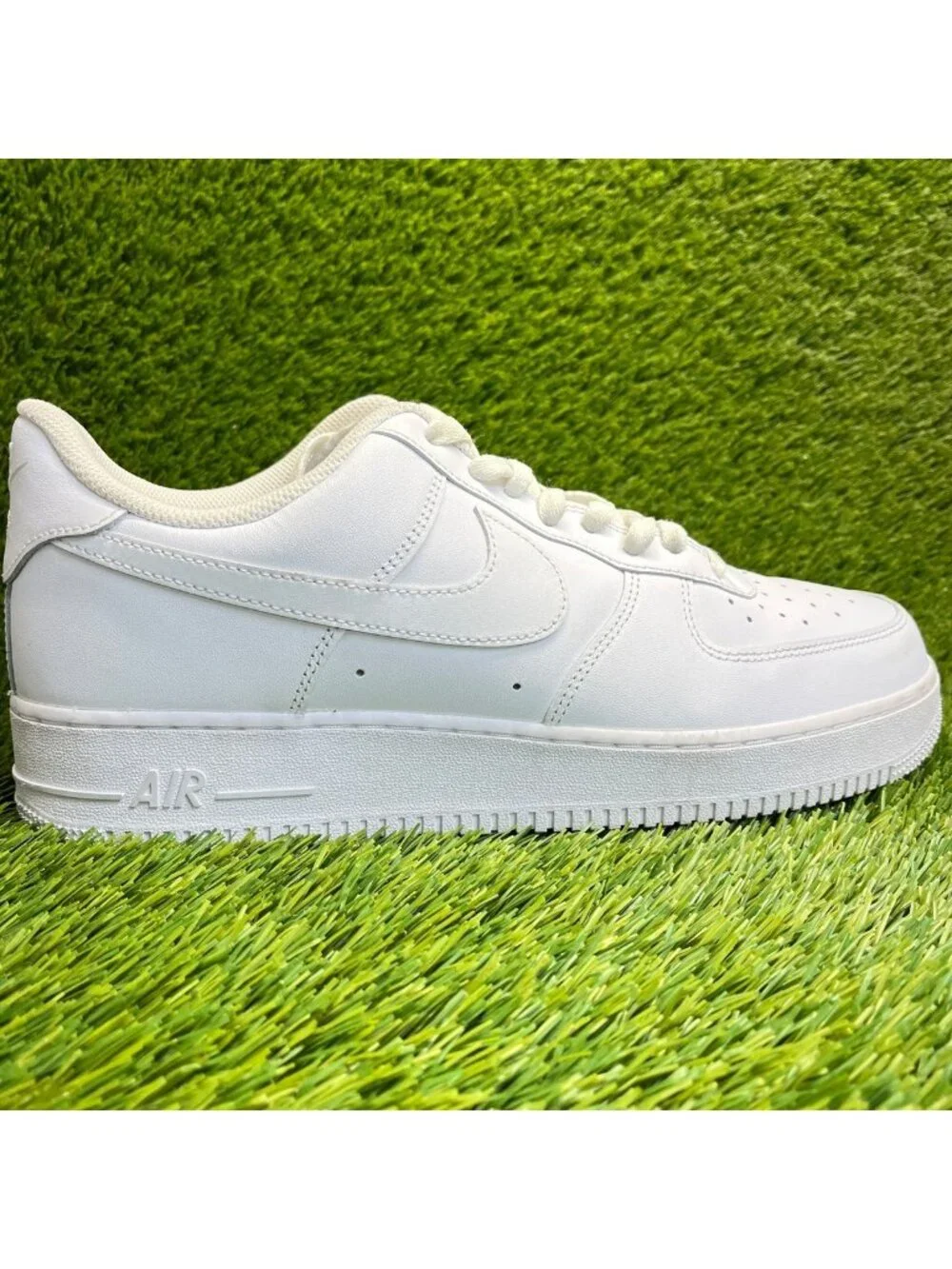 Nike Air Force 1 '07 Low Mens Size 13 White Athletic Lifestyle Shoes Sneakers